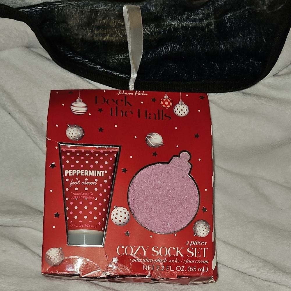 Johnson Parker Deck The Halls Peppermint Foot Cream Purple/Pink Plush Sock Set